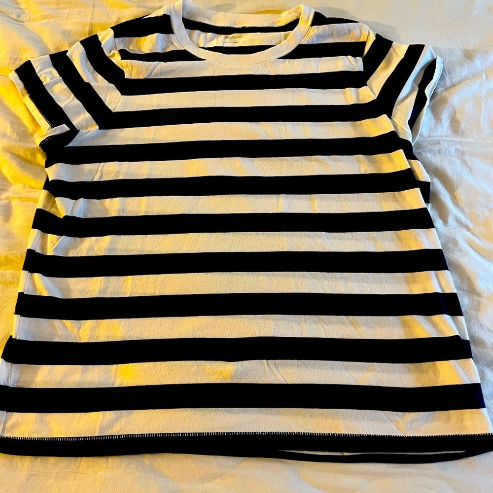 Madewell adorable French-style Navy and White striped tee shirt size L
